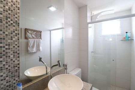 Apartamento para alugar com 64m², 2 quartos e 2 vagasBanheiro do Quarto 1