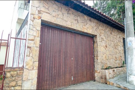 Casa para alugar com 256m², 3 quartos e 3 vagasFachada