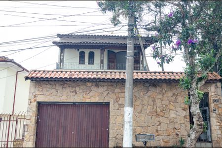 Casa para alugar com 256m², 3 quartos e 3 vagasFachada