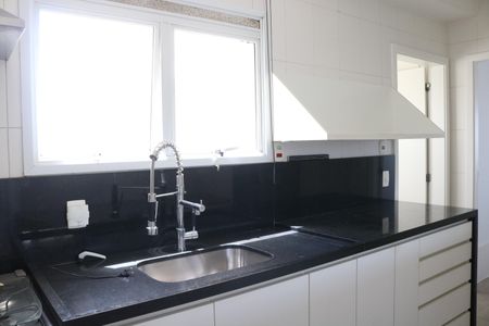Apartamento para alugar com 115m², 2 quartos e 2 vagasCozinha