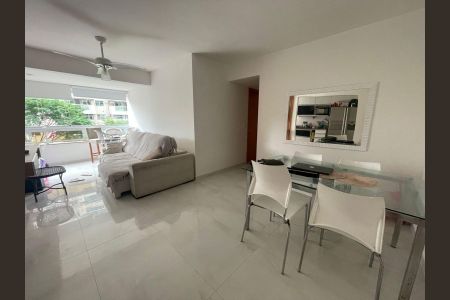 Sala de apartamento para alugar com 2 quartos, 67m² em Barra da Tijuca, Rio de Janeiro