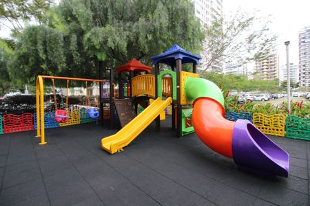 Apartamento para alugar com 67m², 2 quartos e 1 vagaPlayground