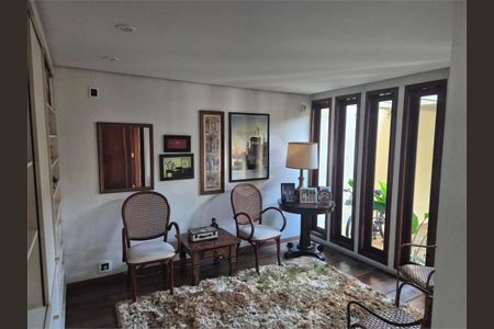 Casa à venda com 3 quartos, 360m² em Jardim Petropolis, São Paulo
