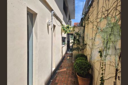 Casa à venda com 3 quartos, 360m² em Jardim Petropolis, São Paulo