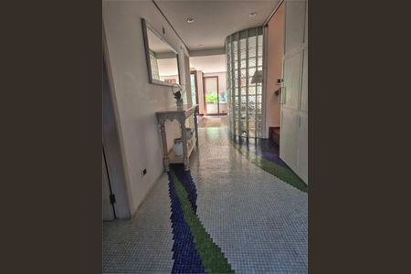 Casa à venda com 3 quartos, 360m² em Jardim Petropolis, São Paulo