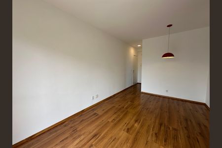 Sala de apartamento para alugar com 3 quartos, 70m² em Jardim Tupanci, Barueri