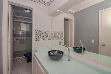 Casa de condomínio à venda com 77m², 3 quartos e 2 vagasBanheiro da Suíte Americana