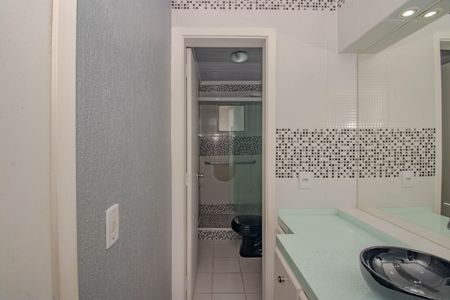 Casa de condomínio à venda com 77m², 3 quartos e 2 vagasBanheiro da Suíte Americana