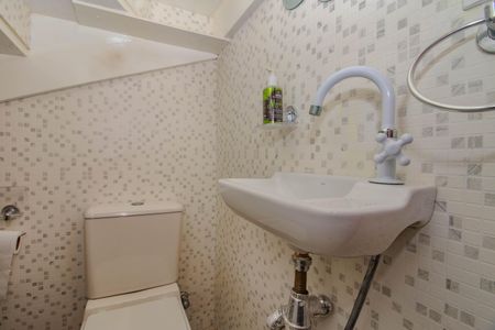 Casa de condomínio à venda com 77m², 3 quartos e 2 vagasLavabo