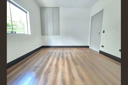 Casa à venda com 3 quartos, 261m² em Vila Talarico, São Paulo