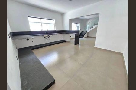 Casa à venda com 3 quartos, 261m² em Vila Talarico, São Paulo