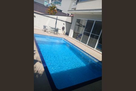 Casa de condomínio para alugar com 350m², 4 quartos e 4 vagas