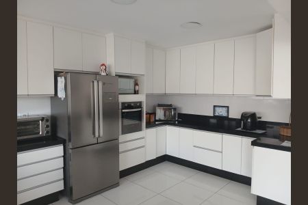 Casa de condomínio para alugar com 350m², 4 quartos e 4 vagas