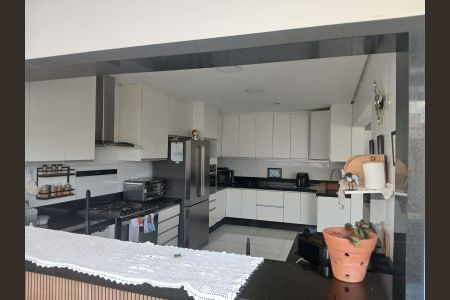 Casa de condomínio para alugar com 350m², 4 quartos e 4 vagas