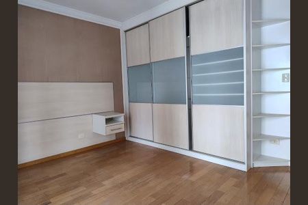 Casa à venda com 3 quartos, 228m² em Vila Gilda, Santo André