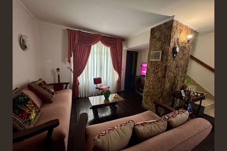 Casa à venda com 3 quartos, 200m² em Parque Sao Domingos, São Paulo