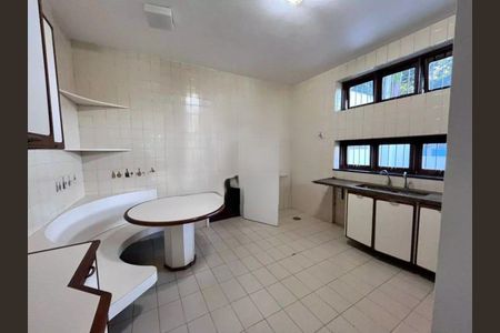 Casa à venda com 3 quartos, 274m² em Jardim Petropolis, São Paulo