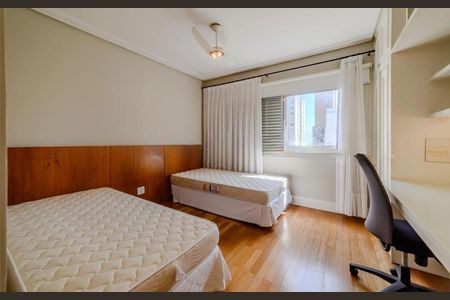 Apartamento à venda com 3 quartos, 320m² em Vila Uberabinha, São Paulo