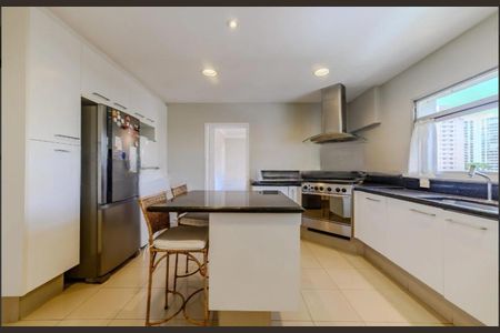 Apartamento à venda com 3 quartos, 320m² em Vila Uberabinha, São Paulo