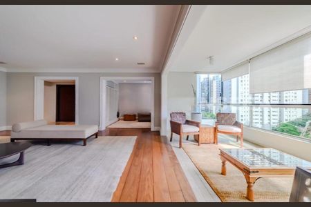 Apartamento à venda com 3 quartos, 320m² em Vila Uberabinha, São Paulo