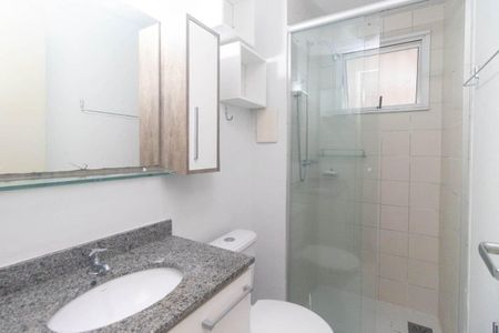 Banheiro  de apartamento para alugar com 2 quartos, 55m² em Humaitá, Porto Alegre