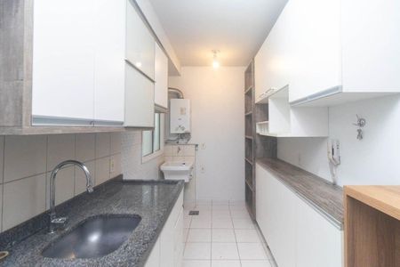 Cozinha  de apartamento para alugar com 2 quartos, 55m² em Humaitá, Porto Alegre