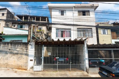 Casa à venda com 148m², 2 quartos e 2 vagas Casa à venda com 148m², 2 quartos e 2 vagasFachada