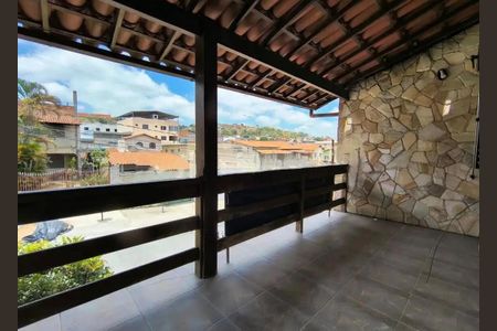 Casa para alugar com 150m², 4 quartos e 2 vagas Casa para alugar com 150m², 4 quartos e 2 vagasVaranda