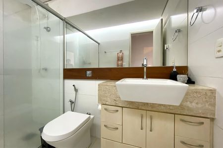 Apartamento à venda com 191m², 4 quartos e 2 vagasBanheiro