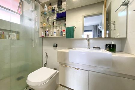 Apartamento à venda com 191m², 4 quartos e 2 vagasBanheiro da Suíte 1