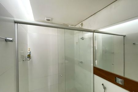 Apartamento à venda com 191m², 4 quartos e 2 vagasBanheiro