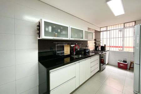 Apartamento à venda com 191m², 4 quartos e 2 vagasCozinha