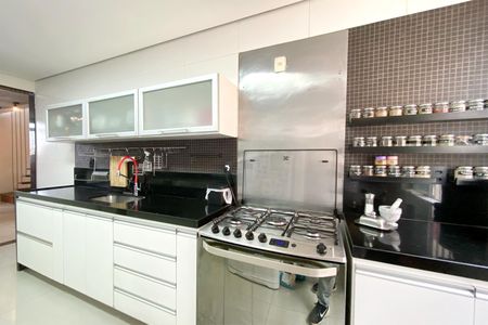 Apartamento à venda com 191m², 4 quartos e 2 vagasCozinha