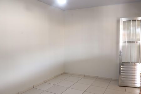 Casa para alugar com 200m², 2 quartos e 2 vagasSala
