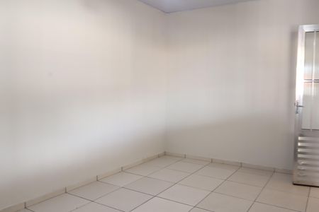 Sala de casa para alugar com 2 quartos, 200m² em Jardim Caguassu, São Paulo