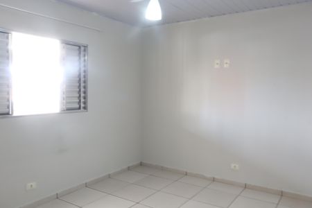 Quarto 1 de casa para alugar com 2 quartos, 200m² em Jardim Caguassu, São Paulo