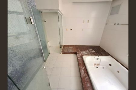 Apartamento para alugar com 198m², 3 quartos e sem vagaBanheiro da suíte - Sauna