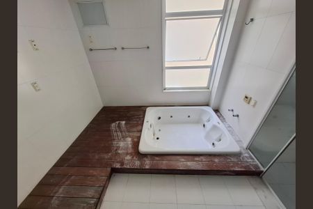 Apartamento para alugar com 198m², 3 quartos e sem vagaBanheiro da suíte - Sauna
