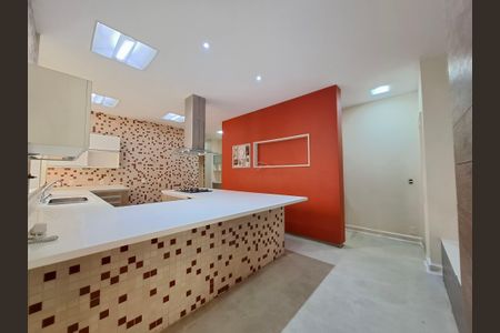 Apartamento para alugar com 198m², 3 quartos e sem vagaCozinha 