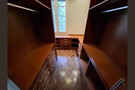 Apartamento para alugar com 198m², 3 quartos e sem vagaCloset 2