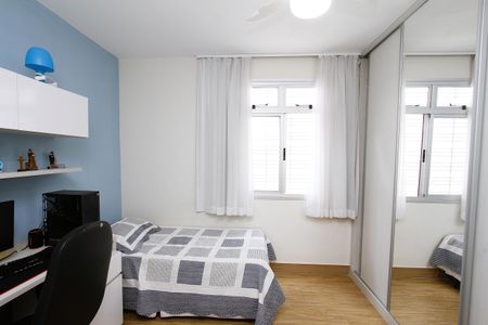 Apartamento à venda com 270m², 4 quartos e 3 vagasQuarto 2