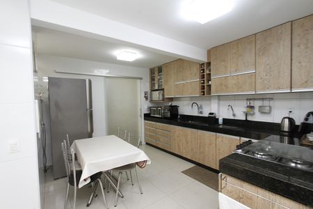 Apartamento à venda com 270m², 4 quartos e 3 vagasCozinha
