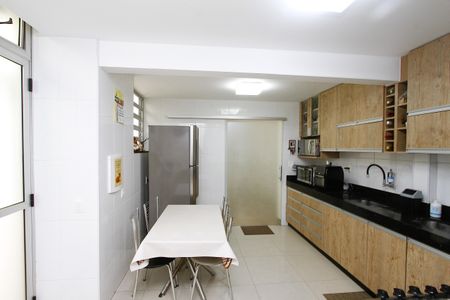 Apartamento à venda com 270m², 4 quartos e 3 vagasCozinha