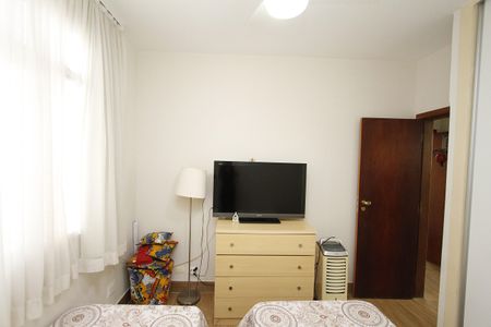 Apartamento à venda com 270m², 4 quartos e 3 vagasQuarto 4