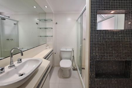 Apartamento à venda com 285m², 4 quartos e 3 vagasBanheiro da Suíte 4