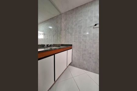 Apartamento à venda com 285m², 4 quartos e 3 vagasBanheiro da Suíte 1