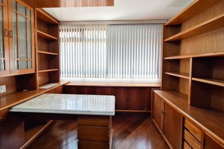Apartamento à venda com 285m², 4 quartos e 3 vagasEscritório