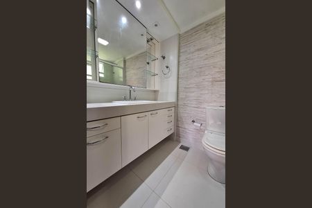 Apartamento à venda com 285m², 4 quartos e 3 vagasBanheiro da Suíte 3