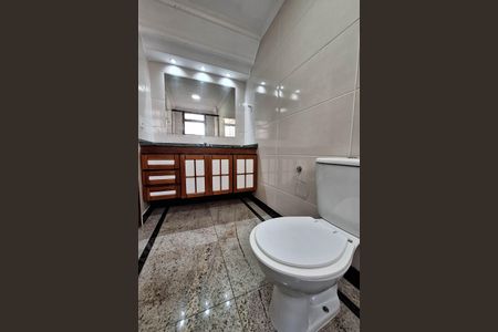 Apartamento à venda com 285m², 4 quartos e 3 vagasBanheiro da Suíte 2