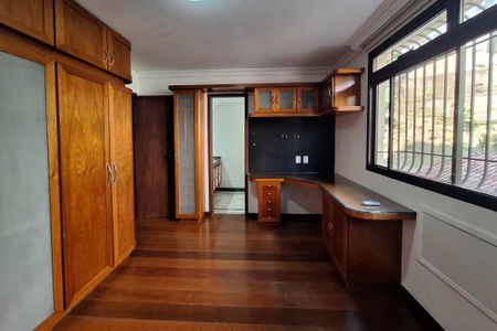 Apartamento à venda com 285m², 4 quartos e 3 vagasSuíte 2